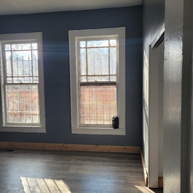 Building Photo - 408 W Harding Ave