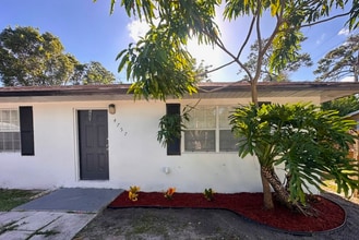 Building Photo - 4757 Myrtle Dr