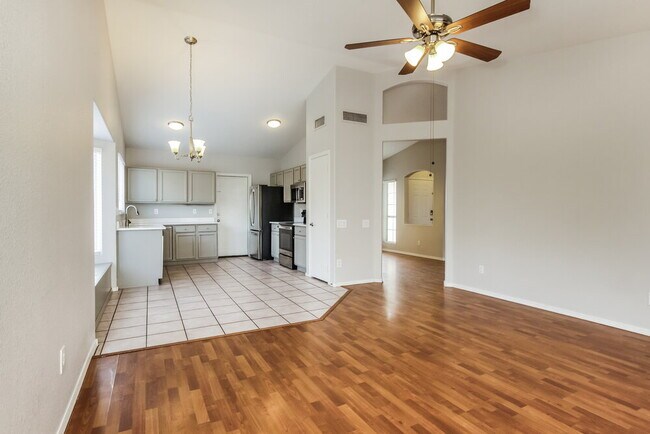 Building Photo - 6402 W Potter Dr