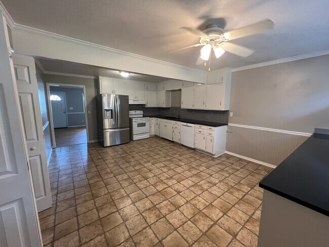 Foto del edificio - 8460 Robinson St