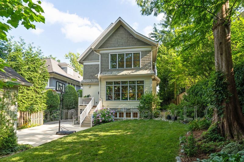 Foto principal - 4421 Lowell St NW