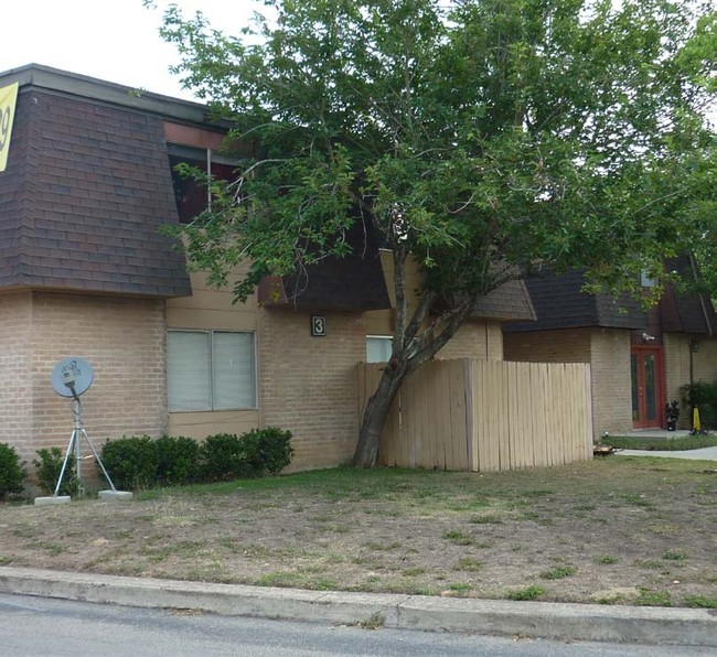 Building Photo - Arbour Oaks