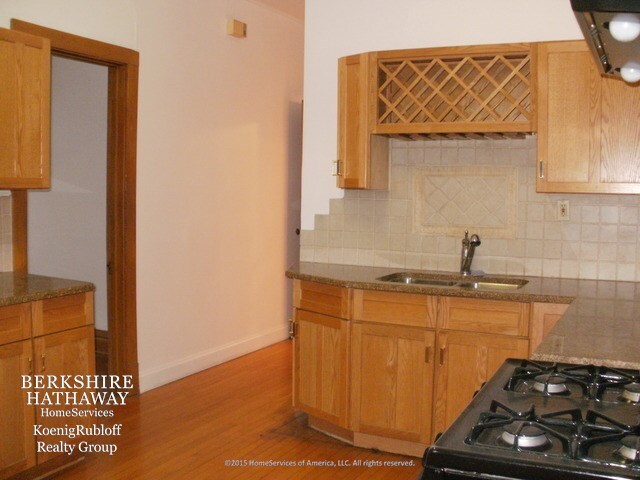 Building Photo - 2053 W Addison St