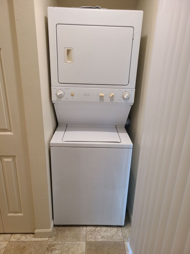 Hidden Creek Apartments 1471014832 W Hidden Creek Ct New Berlin, WI