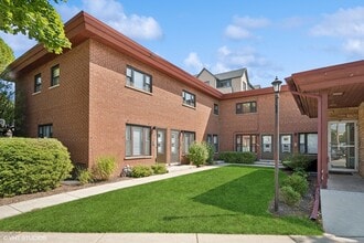 Building Photo - 528 Poplar Dr