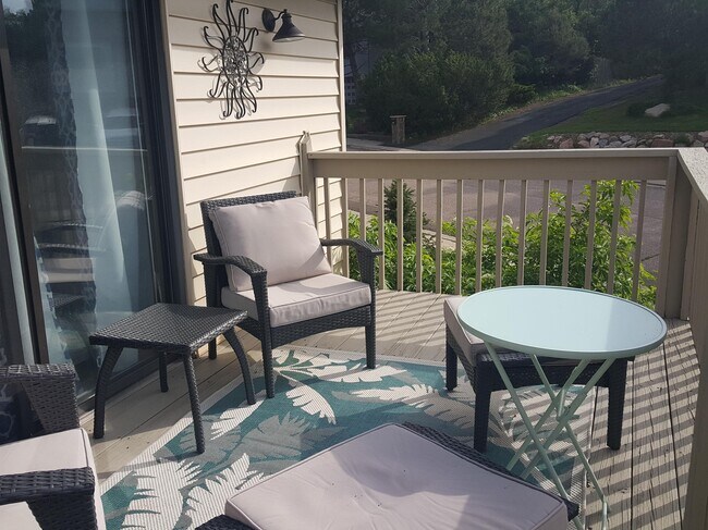 Foto del edificio - 6170 Castlewood Ln