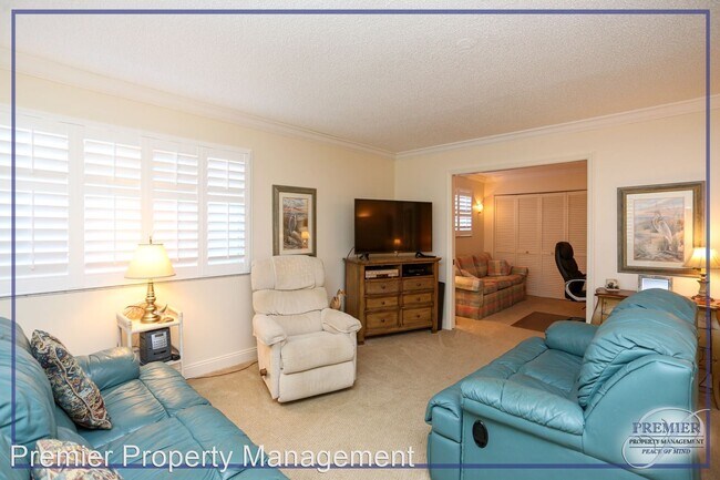 Building Photo - 3 br, 2 bath House - 766 Central Avenue Un...