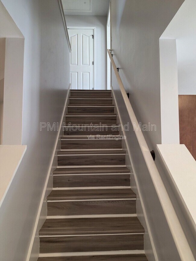Foto del edificio - 25 Barnett Shoals Dr