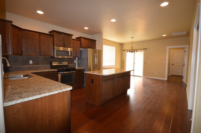 Building Photo - 10124 W Kingsbriar Dr