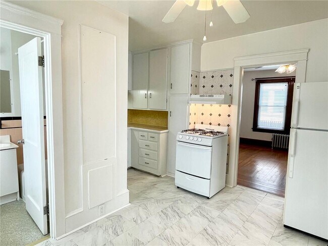 Building Photo - 206 Norfolk Ave