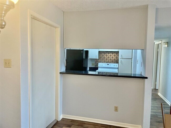 Foto del edificio - 3025 Walnut Bend Ln