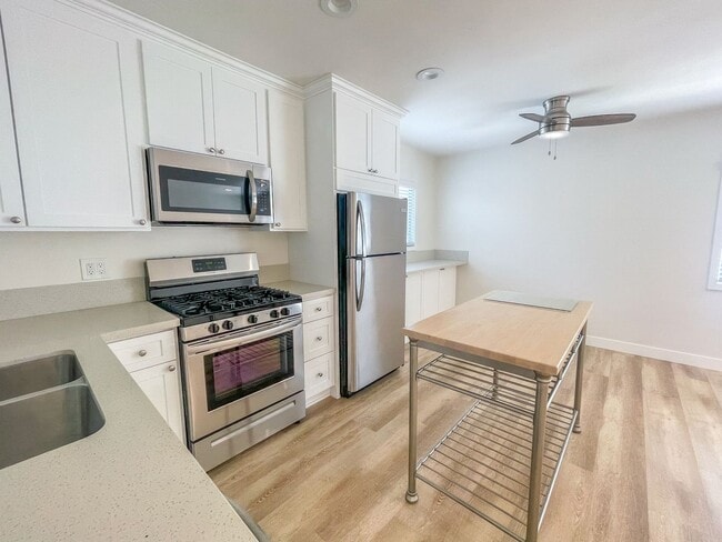 Interior Photo - 1250 Manhattan Beach Blvd