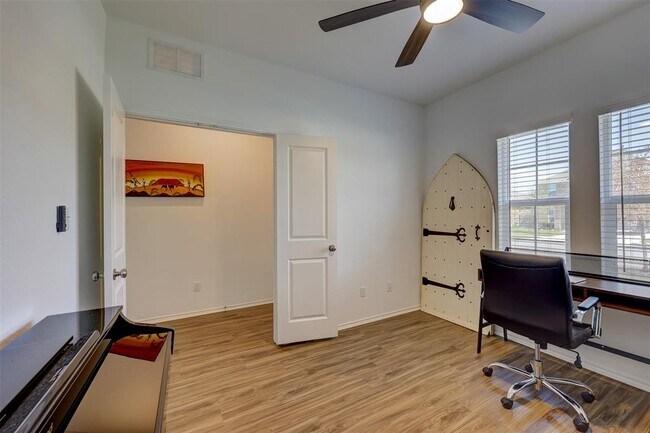Foto del edificio - 432 Wolf Springs Rd