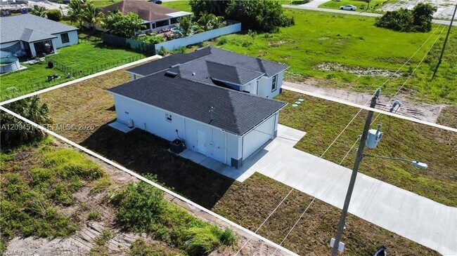 Building Photo - 475 Raymer St