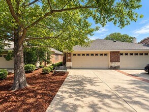 Building Photo - 1426 Ravenwood Dr