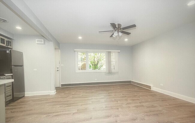 Foto del edificio - 7606 N Eastlake Ter