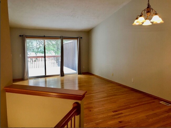 Building Photo - 450 Abbey Mill Dr SE