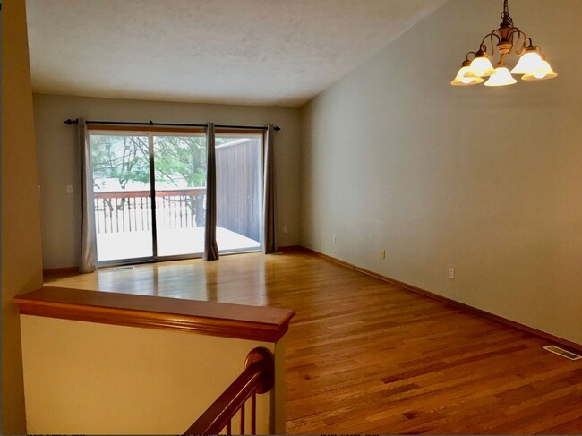 Foto del edificio - Adorable 2 bed 2 bath in Forest Hills Dist...