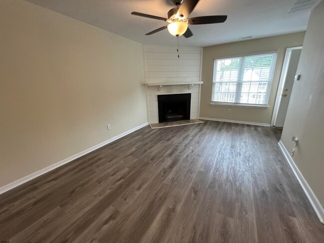 Building Photo - 226 London Ct