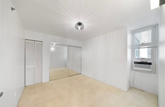 Dormitorio 1 - 215 N King St