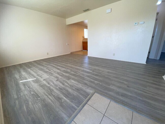 Foto del edificio - 290 Northwoods Ave