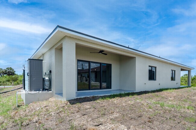 Foto del edificio - 12138 Tetzel Ave