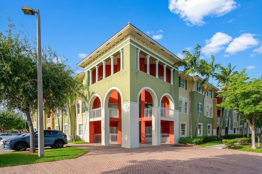 Foto principal - 11002 NW 83rd St