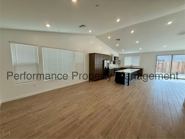 Foto del edificio - New Construction 5 Bed/3 Bath Home in SW Bakersfield w/ Solar, RBP & $0 Deposit Option