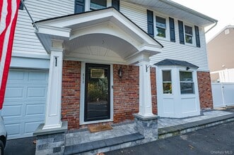 Building Photo - 850 St Johnland Rd