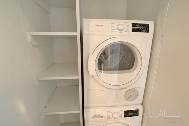 Building Photo - 263 Rogers Ave