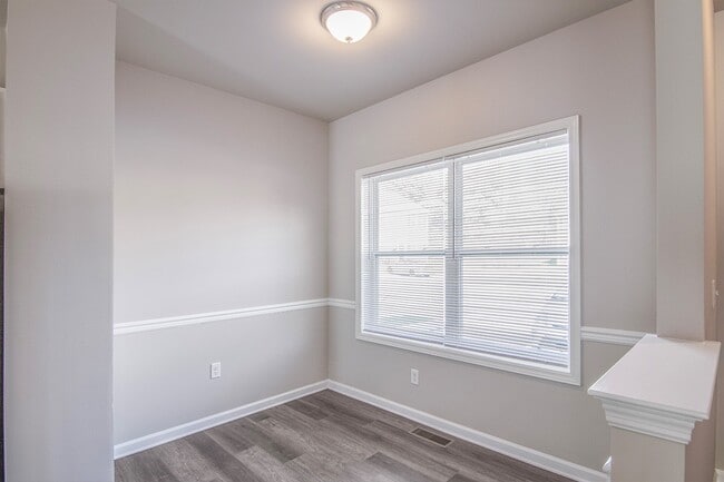 Building Photo - Wynchase II