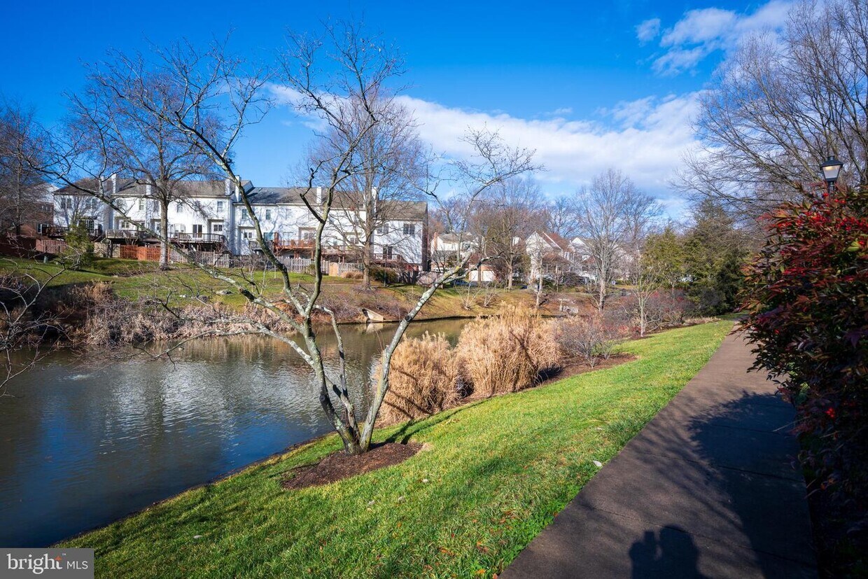 Foto principal - 1127 Quaker Hill Ct