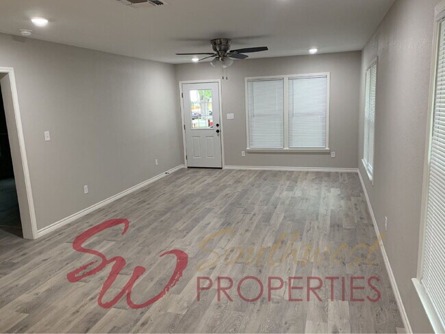 Foto del edificio - Completely updated and modern 3 bedroom