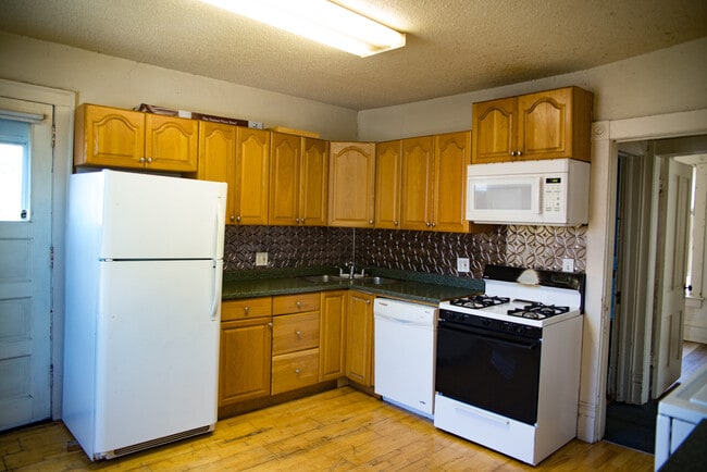 Building Photo - 1303 E Hennepin Ave