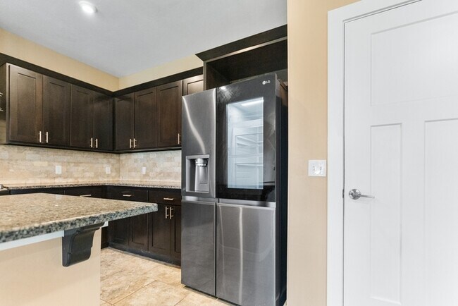 Foto del edificio - 1200 Ridgeway Dr