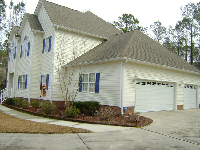 Building Photo - 670 White Oak Crossing