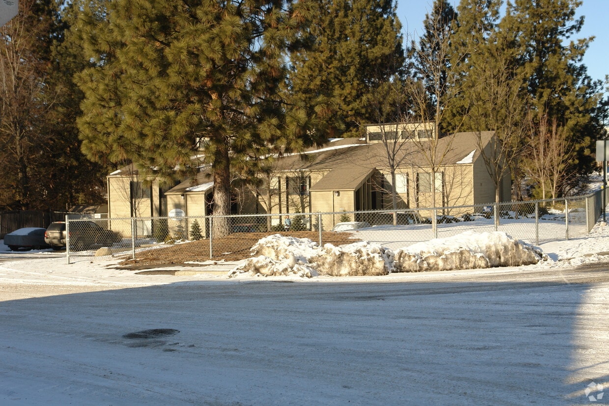 Building Photo - Riverway Apartments