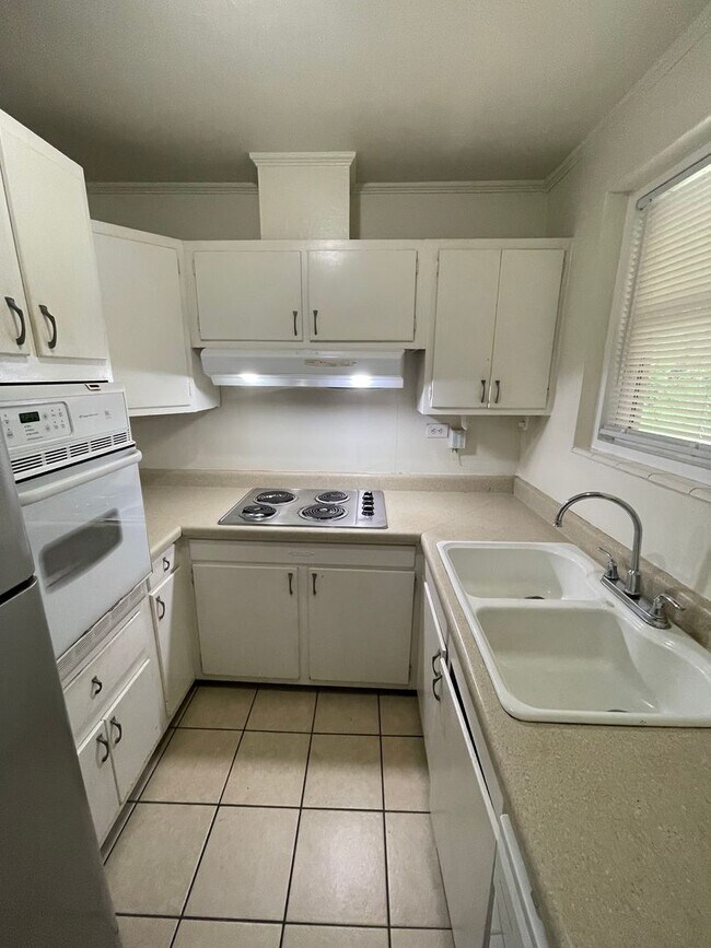 Foto del edificio - Spacious 2BR/1BA apartment off South Milledge Ave!