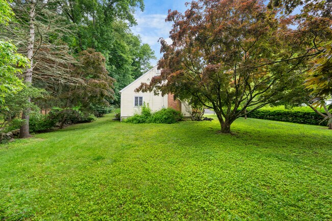 Building Photo - 7 Red Barn Ln