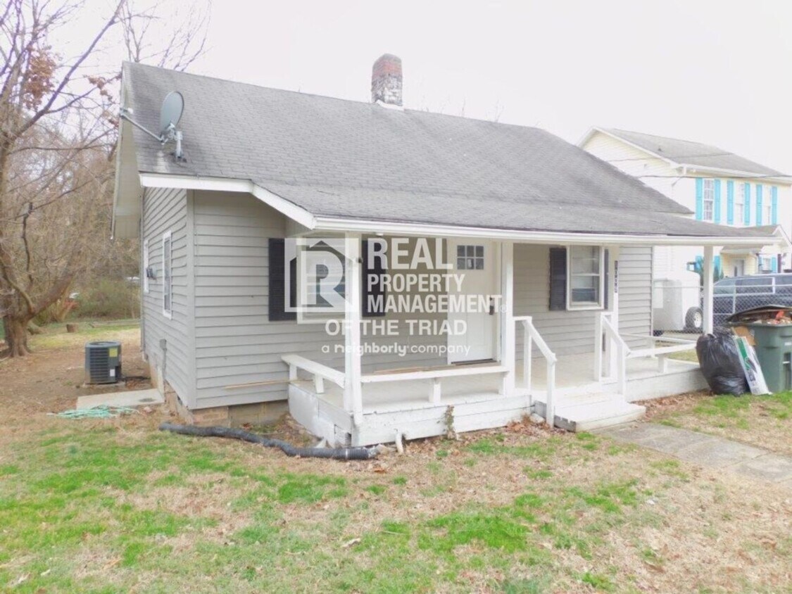 Foto principal - Move in special - Cozy 2 Bedroom/1 Bath Ho...