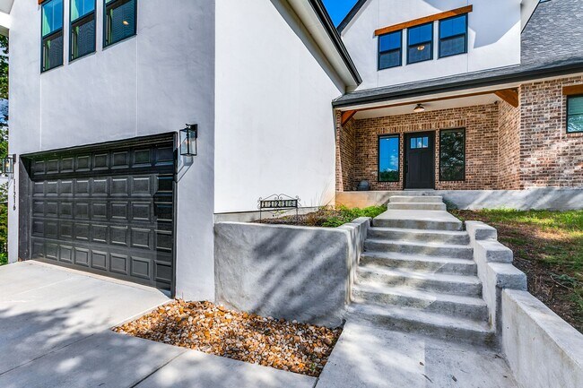 Foto del edificio - CUSTOM 4-BEDROOM HOME IN SAN ANTONIO RANCH