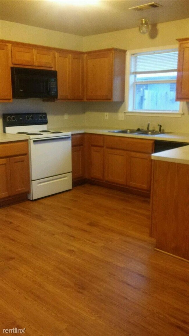 Building Photo - 3 br, 2 bath Duplex - 1716 Rock Hollow Loop