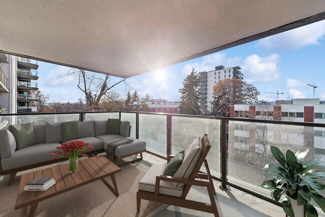 Enthrall 2x2 Balcony - Arrive 800 Penn
