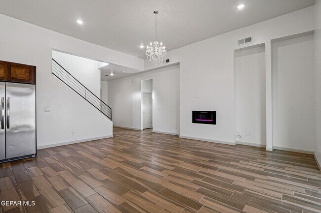 Foto del edificio - 14740 John McNeely Ave