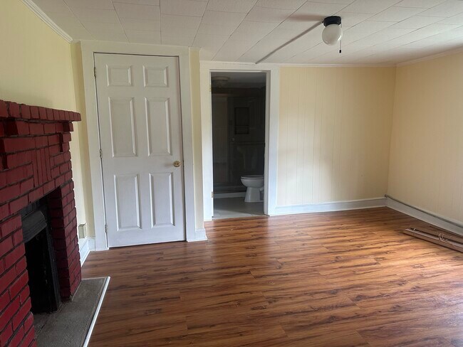 Foto del edificio - 2734 Green Level Church Rd