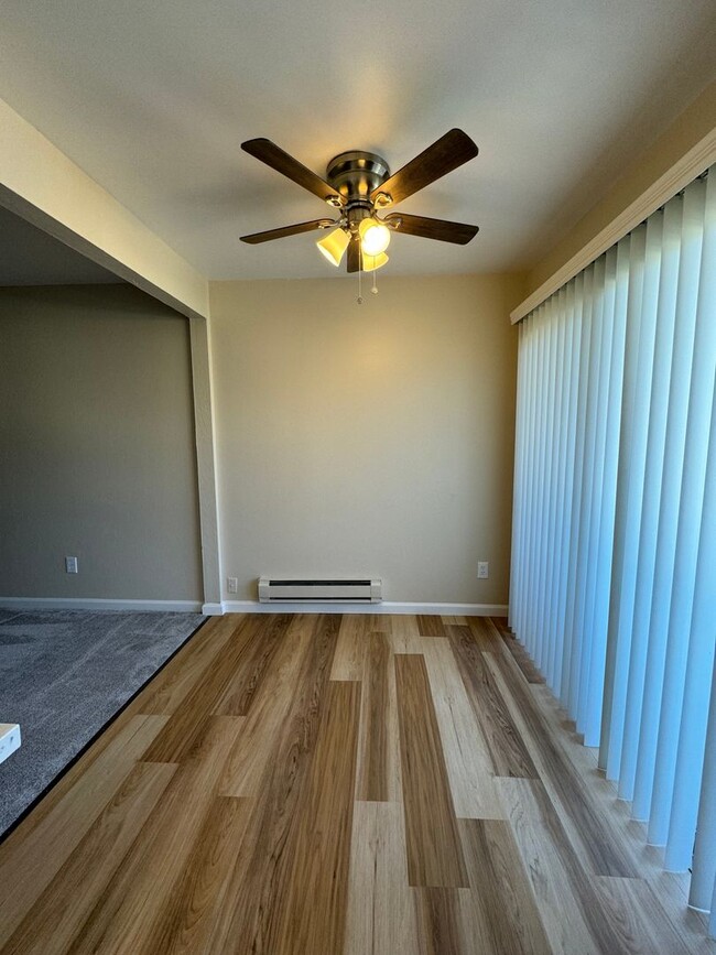 Building Photo - Bright and Spacious, 1 bedroom 1 bath upst...