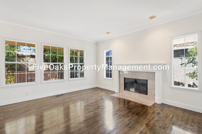 Building Photo - 2025 Moonstone Cir