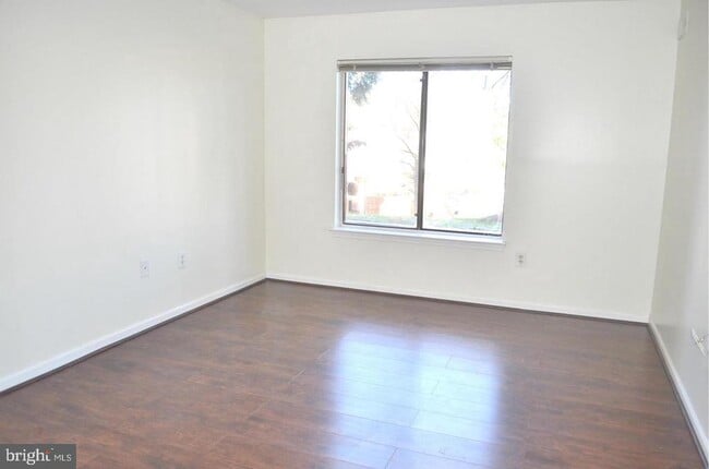 Foto del edificio - 8383 Buttress Ln