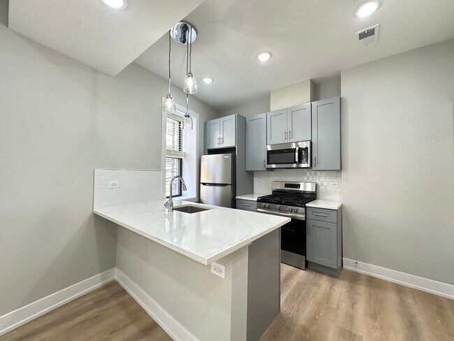 Building Photo - 437 W Belden Ave