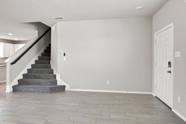 Foto del edificio - 944 Ravenwood Ln